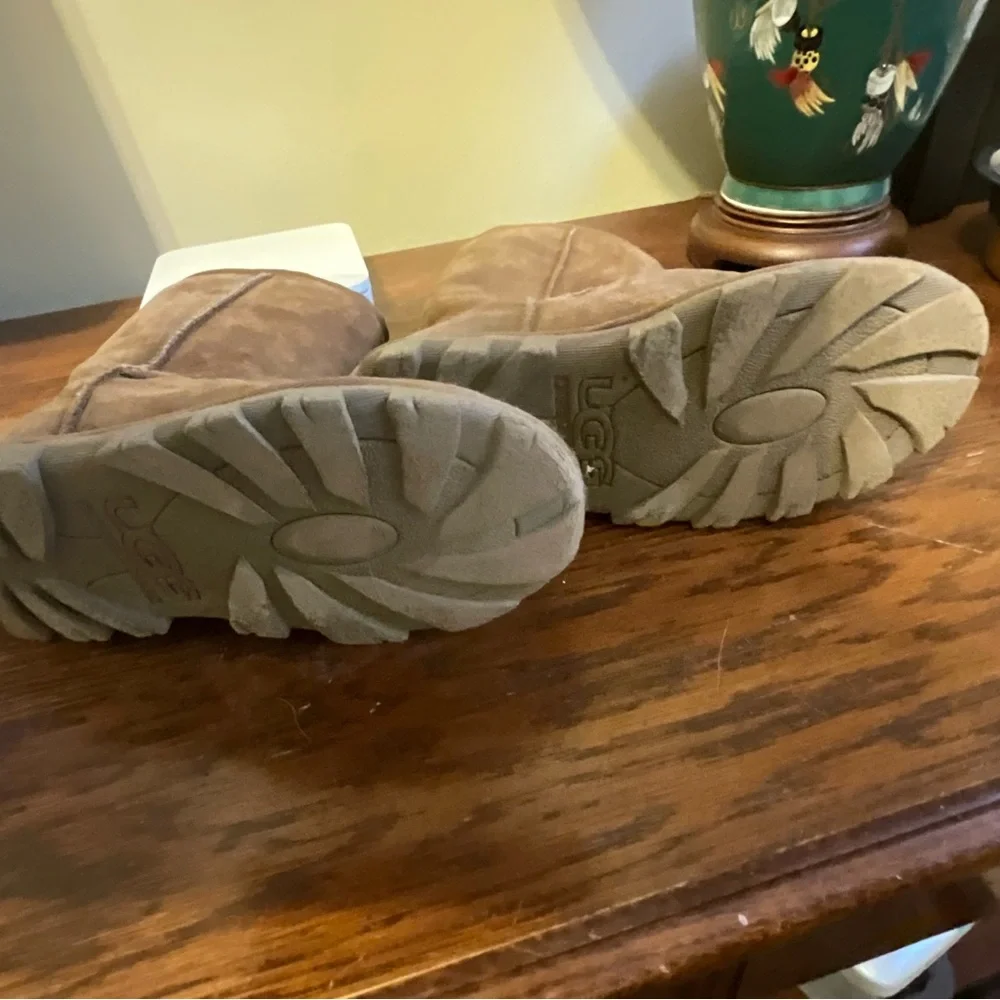 UGG cozy Tan Suede Boots - Picture 4 of 5